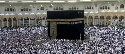 انسكابية تامة في صحن المطاف مع توافد كثيف للمعتمرين فجر اليوم