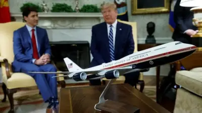 وداعاً للون الأزرق التاريخي.. طائرة الرئاسة الأمريكية تتبنى تصميمًا جديدًا بالأحمر والذهبي والأزرق الداكن