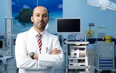 استشاري جهاز هضمي يوضح مواصفات الإفطار الصحي في رمضان ويحذر من المخاطر الغذائية