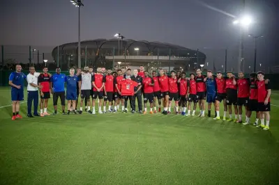 حاتم خيمي يتحدى الحظر الطبي ويحضر مباراة الوحدة من المدرجات داعماً فريقه