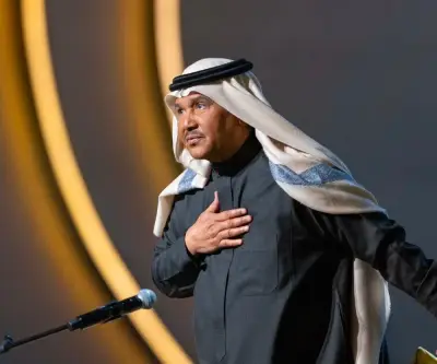 محمد عبده يقلص ظهوره الفني مؤقتًا مع تأكيد أولوية المناسبات الوطنية