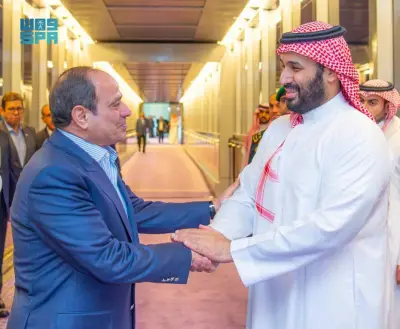 الرئيس المصري يغادر جدة بعد زيارة رسمية.. ولي العهد السعودي يودعه في المطار