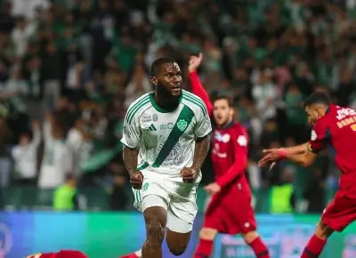 الأهلي يتصدر دوري روشن مؤقتًا بعد فوزه على ضمك بهدف نظيف