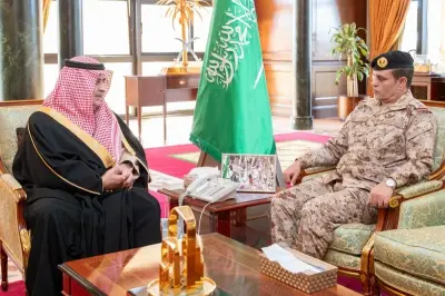 أمير تبوك يستقبل قائد المنطقة الشمالية الغربية ويبارك تكليفه بالمنصب الجديد