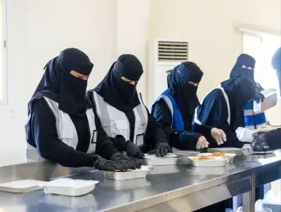 مبادرة المرأة الشمالية تواصل إعداد وجبات الصائمين في عامها الخامس بعرعر