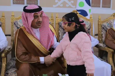 محافظ الليث يشارك الأيتام إفطارهم ويُدشن سوق ليالي الليث الرمضاني