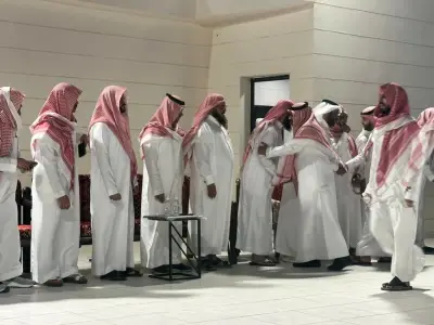 الشيخ عبدالله القرني يستقبل المعزين في وفاة والده بجدة وسط حضور رسمي وشعبي