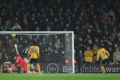 مفاجأة في الدوري الإنجليزي: ولفرهامبتون يهزم أستون فيلا ويحقق فوزه الثاني هذا الموسم