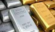 الذهب يصعد قريبة من 5,200 دولار وسط توترات جيوسياسية والفضة تتراجع إلى 87 دولاراً