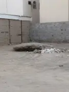 أمانة العاصمة المقدسة تزيل صخرة أغلقَت ممر مسجد ومجمع مدرسي بالشوارع