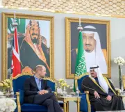 ولي عهد بريطانيا يغادر الرياض بعد زيارة رسمية وسط وداع حافل من المسؤولين