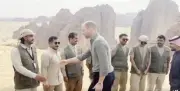 وزير الثقافة السعودي يصطحب ولي عهد بريطانيا في جولة بمحمية شرعان الطبيعية بالعلا