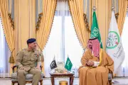 وزير الدفاع السعودي يبحث العلاقات الدفاعية مع قائد الجيش الباكستاني في الرياض