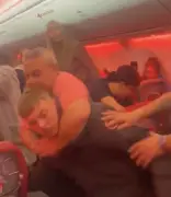 شجار دموي على متن طائرة بريطانية يجبرها على الهبوط الاضطراري في بروكسل