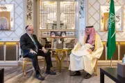 فيصل بن فرحان يبحث مع المبعوث الأمريكي جهود مكافحة معاداة السامية والتطرف في ميونخ