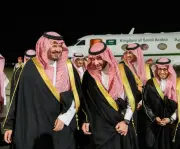 أمير المدينة المنورة يستقبل نائبه الجديد الأمير سعود بن نهار في مطار الأمير محمد بن عبدالعزيز