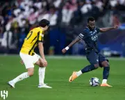 مستشار تحكيمي دولي: حكم مباراة الهلال والاتحاد تجاهل ركلة جزاء واضحة وطرد تمبكتي