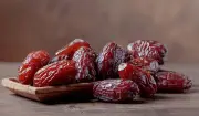 التمر: خيار صحي مشبع على مائدة الإفطار في رمضان وفقًا لمنظمة الصحة العالمية