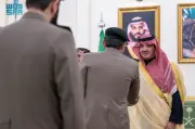 وزير الداخلية يلتقي القيادات الأمنية بالقصيم وينقل تحيات القيادة ويشيد بجهود رجال الأمن