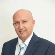 سماسرة الهيكل الرقمي: كيف تُباع الشرق في سوق الانتخابات الأميركية؟