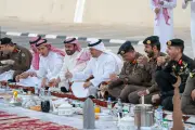 محافظ الأحساء يشارك رجال الأمن إفطاراً رمضانياً ميدانياً تقديراً لجهودهم في حفظ الاستقرار