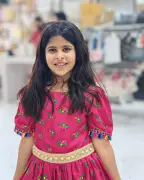 معلمة بالحائط تعيد طالبة من الصمت والرسوب إلى النطق والتفوق