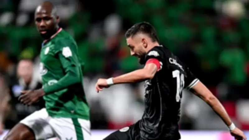 تعادل الاتفاق والشباب 1-1 وخماسية الفيحاء تهز الأخدود في دوري روشن