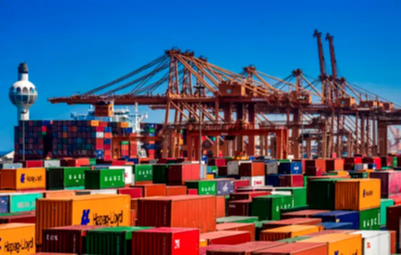 ميناء جدة الإسلامي يشهد طفرة في حركة الشحن مع تحويل 100 ألف شاحنة و90 ألف حاوية