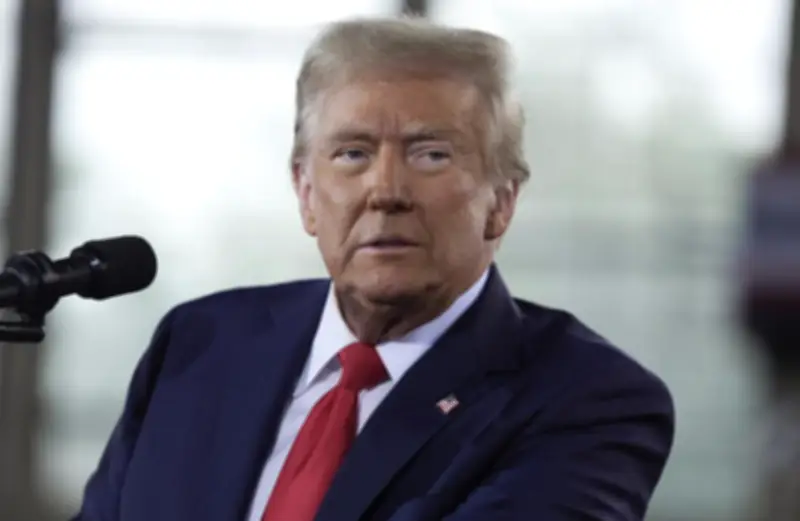 ترامب يكشف عن هجوم إيراني بـ101 صاروخ على حاملة طائرات أمريكية في الخليج