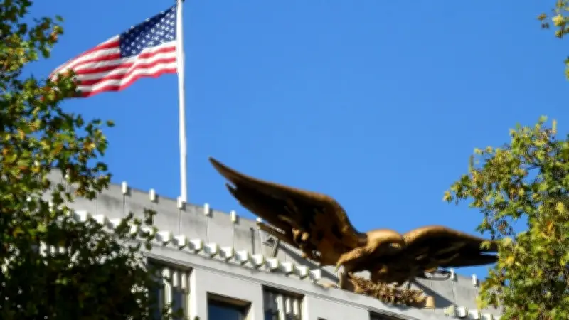 واشنطن تدرج مصر ضمن 13 دولة عربية وتطلق عملية إجلاء طارئة لـ60 ألف مواطن أمريكي