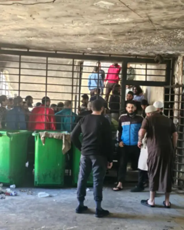 لبنان يبدأ تسليم 137 سجيناً سورياً ضمن اتفاقية ثنائية لتعزيز العلاقات