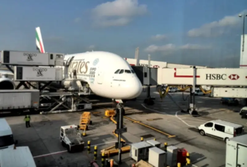 أزمة طيران خليجية في لندن: 14 طائرة متوقفة في هيثرو وخسائر فادحة بسبب الحرب