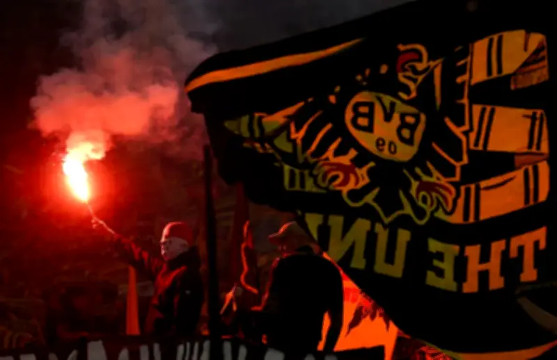 اعتقال 152 مشجعاً في دورتموند بعد اشتباكات جماعية عقب مباراة الدوري الألماني