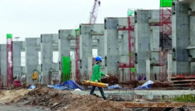 غرامات مالية ضخمة تصل إلى 1.7 مليون ريال على 10 شركات مقاولات بسبب تشغيل كوادر غير معتمدة