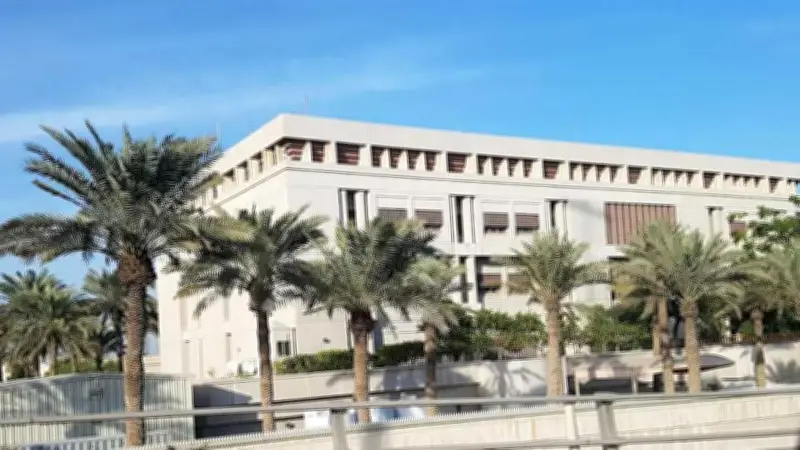 البحرين وقطر تتصديان للاعتداءات الإيرانية: تدمير 198 هدفاً جوياً وإخلاء محيط السفارة الأميركية