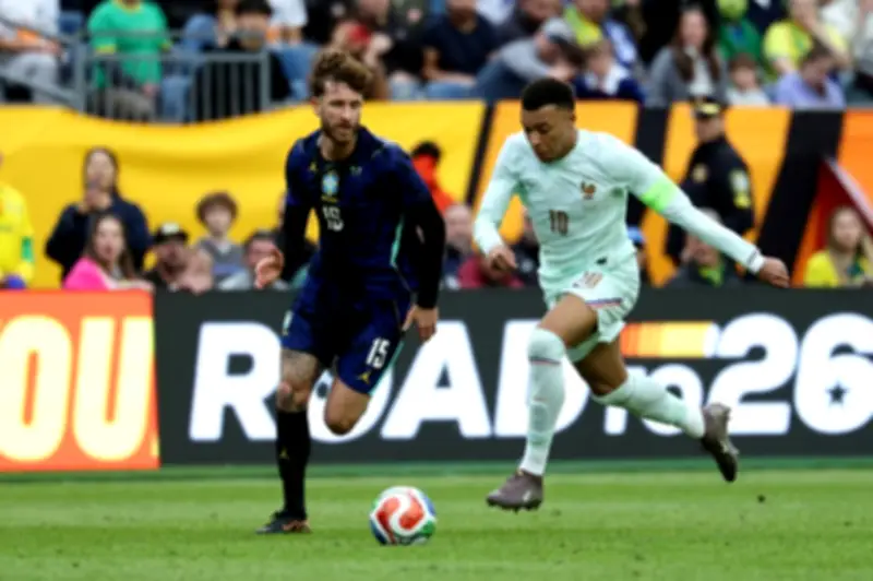 مبابي يقود فرنسا للفوز على البرازيل 2-1 في مباراة ودية استعداداً لكأس العالم 2026