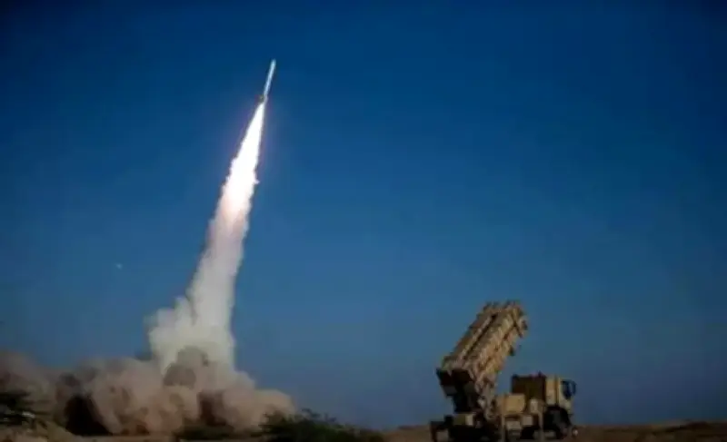 الدفاعات الجوية الإماراتية تتعامل مع 20 صاروخاً باليستياً و37 طائرة مسيرة قادمة من إيران