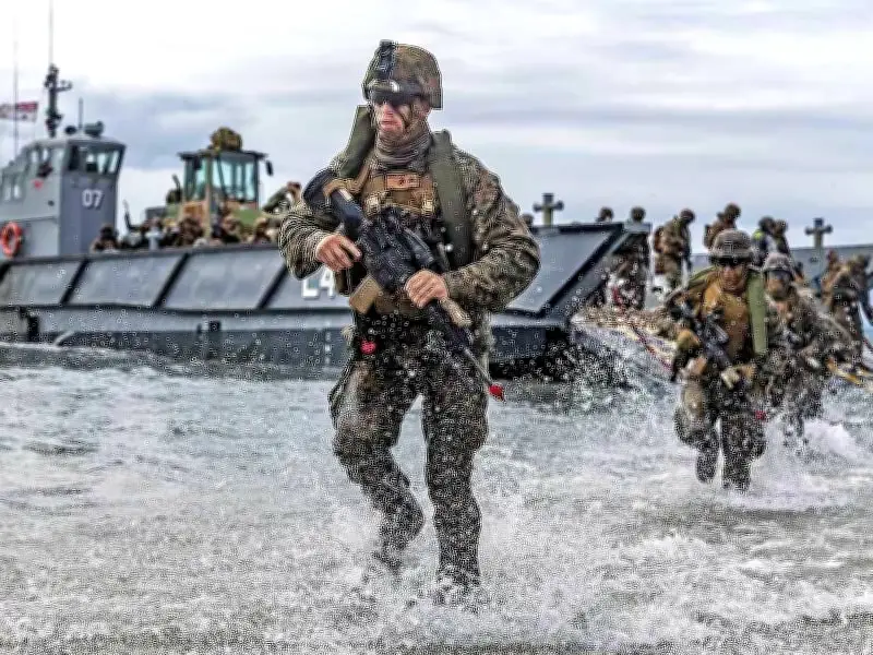 واشنطن تعزز وجودها العسكري: 2200 من مشاة البحرية يتجهون إلى الشرق الأوسط