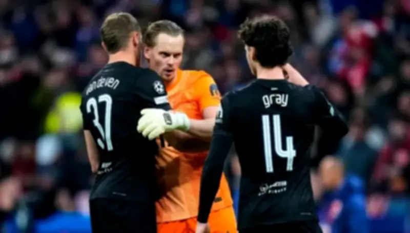 حارس توتنهام يدخل التاريخ سلباً: 3 أهداف في 15 دقيقة بدوري الأبطال