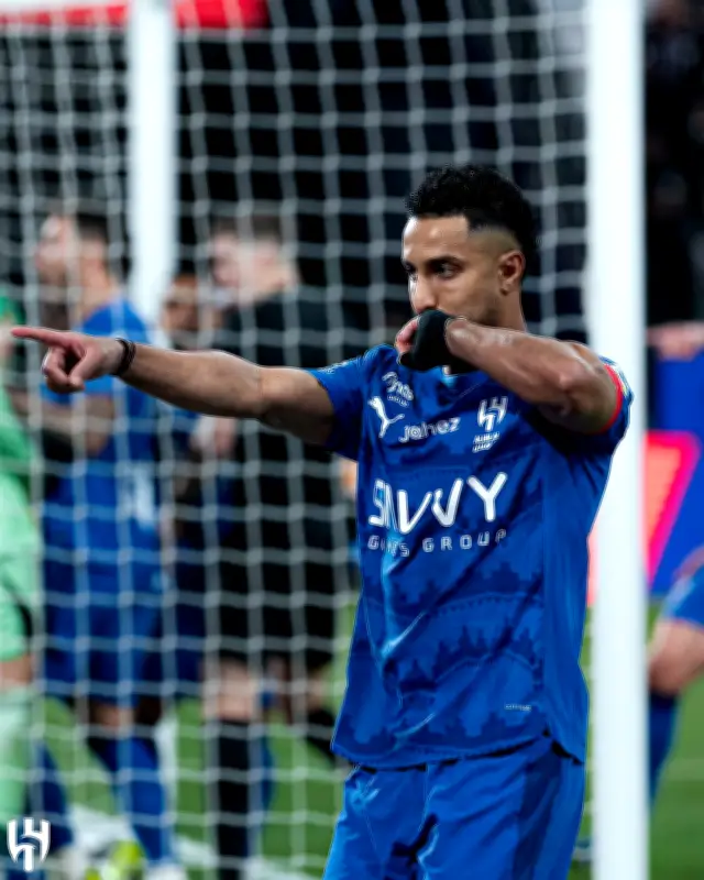 الدوسري يتألق في مواجهات الأهلي: 32 مباراة و14 هدفاً في سجل مميز