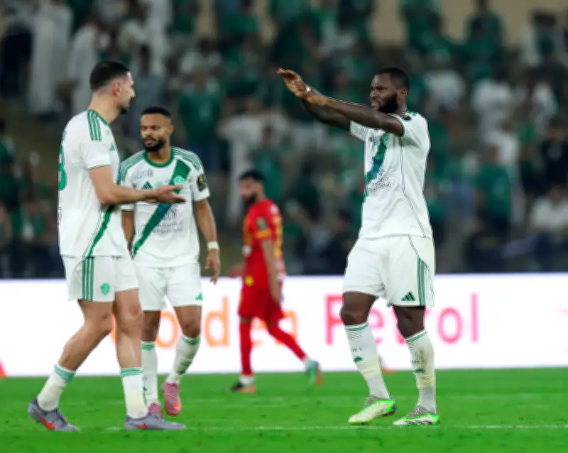 قمة الأهلي والهلال في الإنماء: مواجهة بقيمة 360 مليون يورو تلهب سماء الكرة السعودية