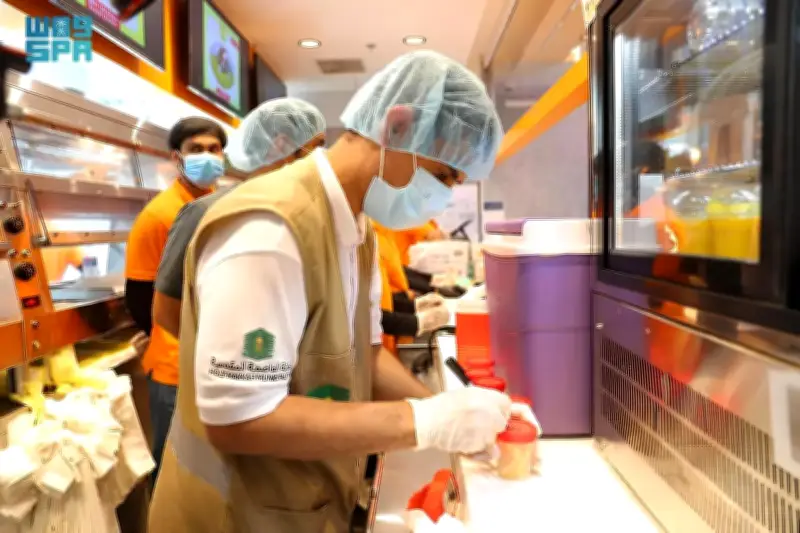 تنفيذ أكثر من 41 ألف جولة رقابية ورفع 263 ألف طن نفايات بمكة والمدينة في 25 يومًا من رمضان