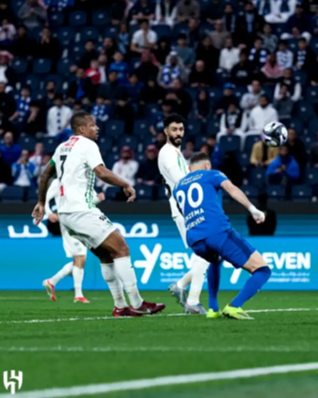 كريم بنزيما يتألق في الهلال: 62 هدفاً و19 تمريرة حاسمة في 91 مباراة