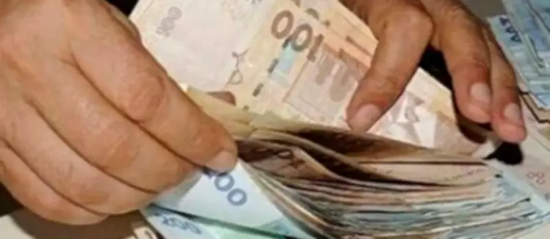 اليونان ترفع الحد الأدنى للأجور إلى 920 يورو ضمن حزمة إجراءات بقيمة 300 مليون يورو لمواجهة تداعيات الحرب