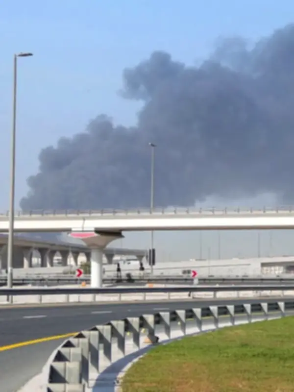 سقوط شظايا صاروخية إيرانية على دبي تثير احتجاجات وتداعيات أمنية