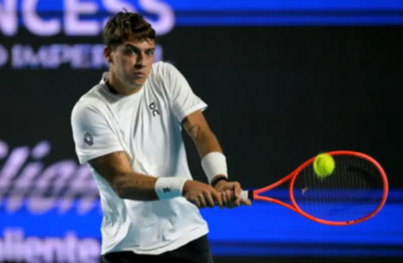 الإيطالي فلافيو كوبولي يتوج بلقب دورة أكابولكو المكسيكية في كرة المضرب