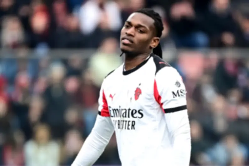 ميلان يقترب من دوري الأبطال بفوز متأخر على كريمونيزي في الدوري الإيطالي