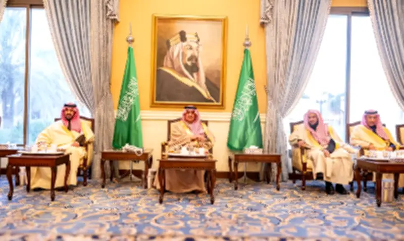 أمير تبوك يستقبل رؤساء المحاكم والمواطنين ومديري الإدارات الحكومية في لقاء موسع