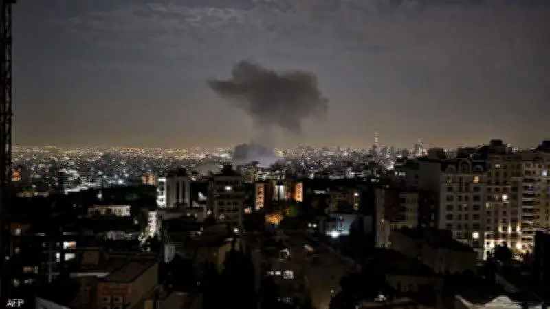 انفجارات قوية تهز طهران وتقارير عن ضربات صاروخية في منطقة شريعتي