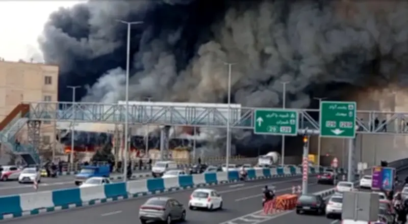 ستة مراهنين مجهولين يحققون أرباحًا مليونية بعد التنبؤ الدقيق بضربة عسكرية على إيران